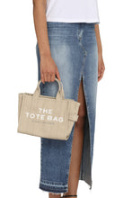 Carica l'immagine nel visualizzatore di Gallery, The Small Tote Bag in canvas
