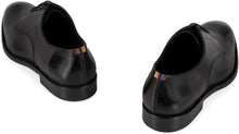 Carica l'immagine nel visualizzatore di Gallery, Scarpe stringate in pelle
