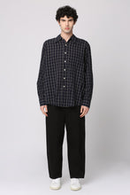 Carica l'immagine nel visualizzatore di Gallery, Camicia Above in motivo check

