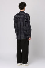 Carica l'immagine nel visualizzatore di Gallery, Camicia Above in motivo check
