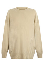 Carica l'immagine nel visualizzatore di Gallery, Pullover in lana con effetto destroyed
