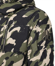 Carica l'immagine nel visualizzatore di Gallery, Piumino Camo con cappuccio
