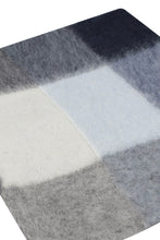 Carica l'immagine nel visualizzatore di Gallery, Sciarpa in maglia multicolor
