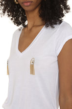 Carica l'immagine nel visualizzatore di Gallery, T-shirt con scollo a V
