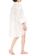 Carica l&#39;immagine nel visualizzatore di Gallery, Abito chemisier in cotone con decori in pizzo Sangallo
