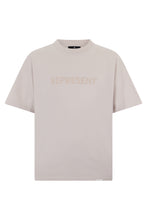 Carica l'immagine nel visualizzatore di Gallery, T-shirt con logo ricamato
