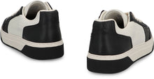 Carica l'immagine nel visualizzatore di Gallery, Sneakers low-top Initial in pelle
