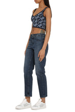 Carica l'immagine nel visualizzatore di Gallery, Crop top con logo
