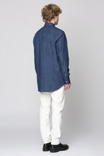 Carica l'immagine nel visualizzatore di Gallery, Camicia in cotone con collo button-down
