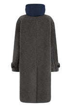 Load image into Gallery viewer, Long fleece coat
