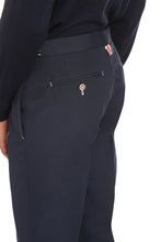 Carica l'immagine nel visualizzatore di Gallery, Pantaloni cropped-lenght
