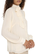 Carica l'immagine nel visualizzatore di Gallery, Camicia con collo foulard
