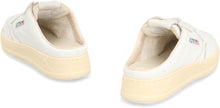 Carica l'immagine nel visualizzatore di Gallery, Slippers Medalist in pelle
