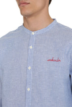 Carica l'immagine nel visualizzatore di Gallery, Camicia a righe con microricamo
