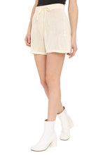 Carica l'immagine nel visualizzatore di Gallery, Shorts in maglia crochet
