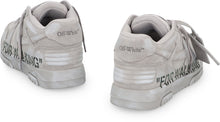 Carica l'immagine nel visualizzatore di Gallery, Sneakers low-top Out of Office in suede
