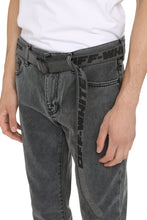 Carica l'immagine nel visualizzatore di Gallery, Jeans skinny con cintura

