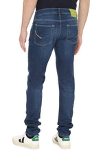 Carica l'immagine nel visualizzatore di Gallery, Jeans straight leg a 5 tasche
