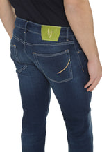 Carica l'immagine nel visualizzatore di Gallery, Jeans straight leg a 5 tasche

