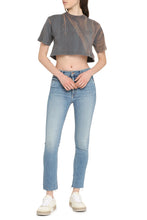 Carica l'immagine nel visualizzatore di Gallery, T-shirt crop con logo
