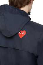 Carica l'immagine nel visualizzatore di Gallery, Comme des Garçons PLAY x K-Way - Giacca a vento con cappuccio
