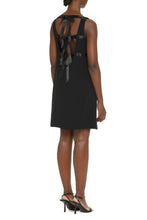 Carica l&#39;immagine nel visualizzatore di Gallery, Abito in crêpe
