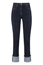 Carica l'immagine nel visualizzatore di Gallery, Cropped jeans con risvolto a contrasto
