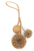 Carica l'immagine nel visualizzatore di Gallery, Charm con Pom Pom in cuoio
