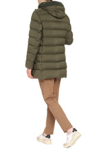 Load image into Gallery viewer, Snap button fastening down jacket
