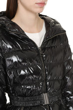 Carica l'immagine nel visualizzatore di Gallery, Piumino in nylon lucido
