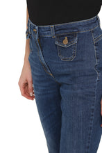 Carica l'immagine nel visualizzatore di Gallery, Cropped slim fit jeans
