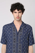 Carica l'immagine nel visualizzatore di Gallery, Camicia a maniche corte stampata
