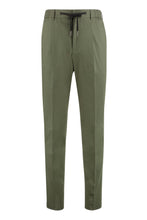 Carica l'immagine nel visualizzatore di Gallery, Pantaloni chino in cotone stretch
