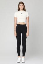 Carica l'immagine nel visualizzatore di Gallery, Crop top con logo
