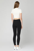 Carica l'immagine nel visualizzatore di Gallery, Crop top con logo
