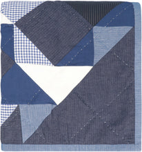 Carica l'immagine nel visualizzatore di Gallery, Copriletto patchwork
