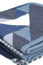 Carica l'immagine nel visualizzatore di Gallery, Copriletto patchwork
