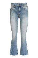 Carica l'immagine nel visualizzatore di Gallery, Cropped jeans svasati
