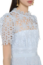 Carica l&#39;immagine nel visualizzatore di Gallery, Abito in pizzo floreale
