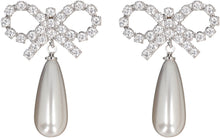 Carica l'immagine nel visualizzatore di Gallery, Orecchini Crystal Bow Pearl
