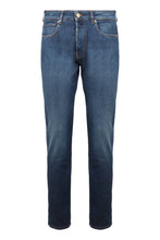 Carica l'immagine nel visualizzatore di Gallery, Jeans slim fit a cinque tasche
