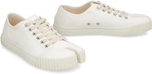 Carica l'immagine nel visualizzatore di Gallery, Sneakers low-top Tabi in tela
