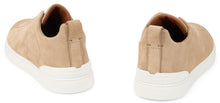 Carica l'immagine nel visualizzatore di Gallery, Sneakers Triple Stitch in pelle scamosciata
