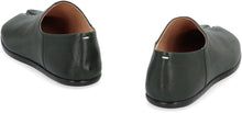 Carica l'immagine nel visualizzatore di Gallery, Slip-on Tabi in pelle
