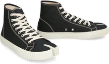 Carica l'immagine nel visualizzatore di Gallery, Sneakers high-top Tabi in tela
