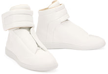 Carica l'immagine nel visualizzatore di Gallery, Sneakers futuristiche
