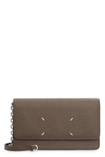 Carica l'immagine nel visualizzatore di Gallery, Wallet on chain Four Stitches in pelle
