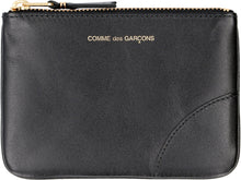 Load image into Gallery viewer, Logo detail flat leather pouch
