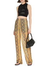 Carica l'immagine nel visualizzatore di Gallery, Crop top con logo
