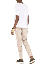 Carica l'immagine nel visualizzatore di Gallery, T-shirt con scollo a V
